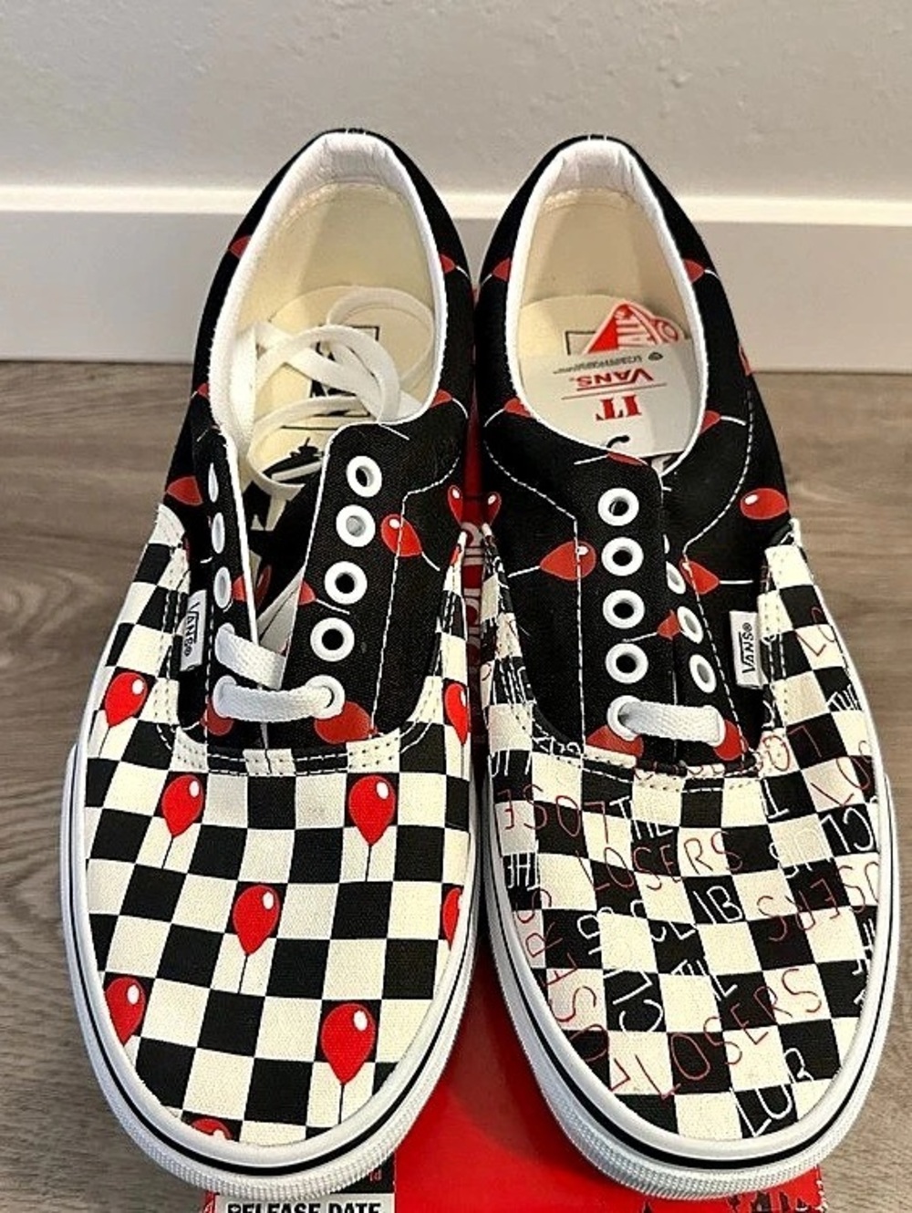 House of Terror Pennywise Vans Men’s 9/Women’s 10.5